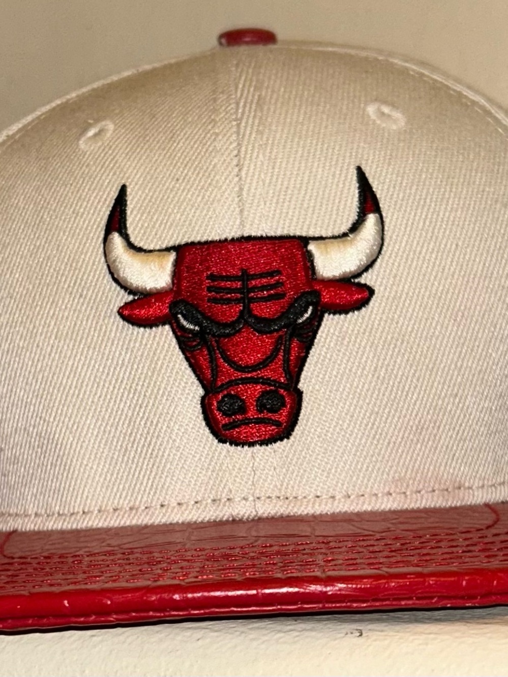 Chicago Bulls Cream & Red Snapback Hat – Flat Brim – Side pin One Size.